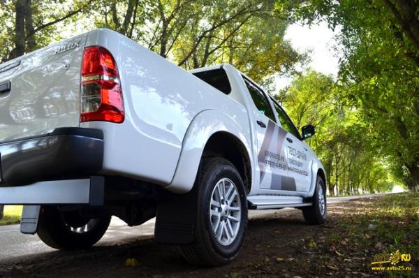 Истинный брутал Toyota Hilux: тест-драйв